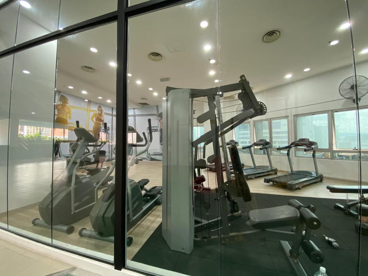 Spacious 3R,2R,Studio 5Min Walk To Time Square,Lalaport, Pool,Gym,Wifi Appartement Kuala Lumpur Buitenkant foto